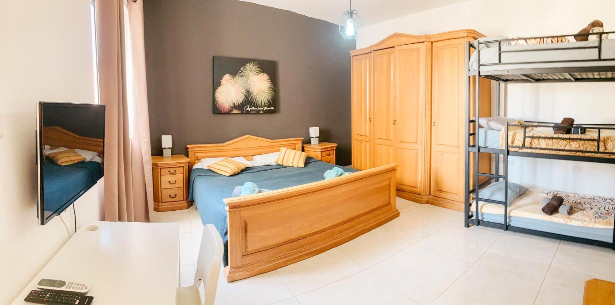 Xl Central Home - Sleeps 10 People Pietà エクステリア 写真