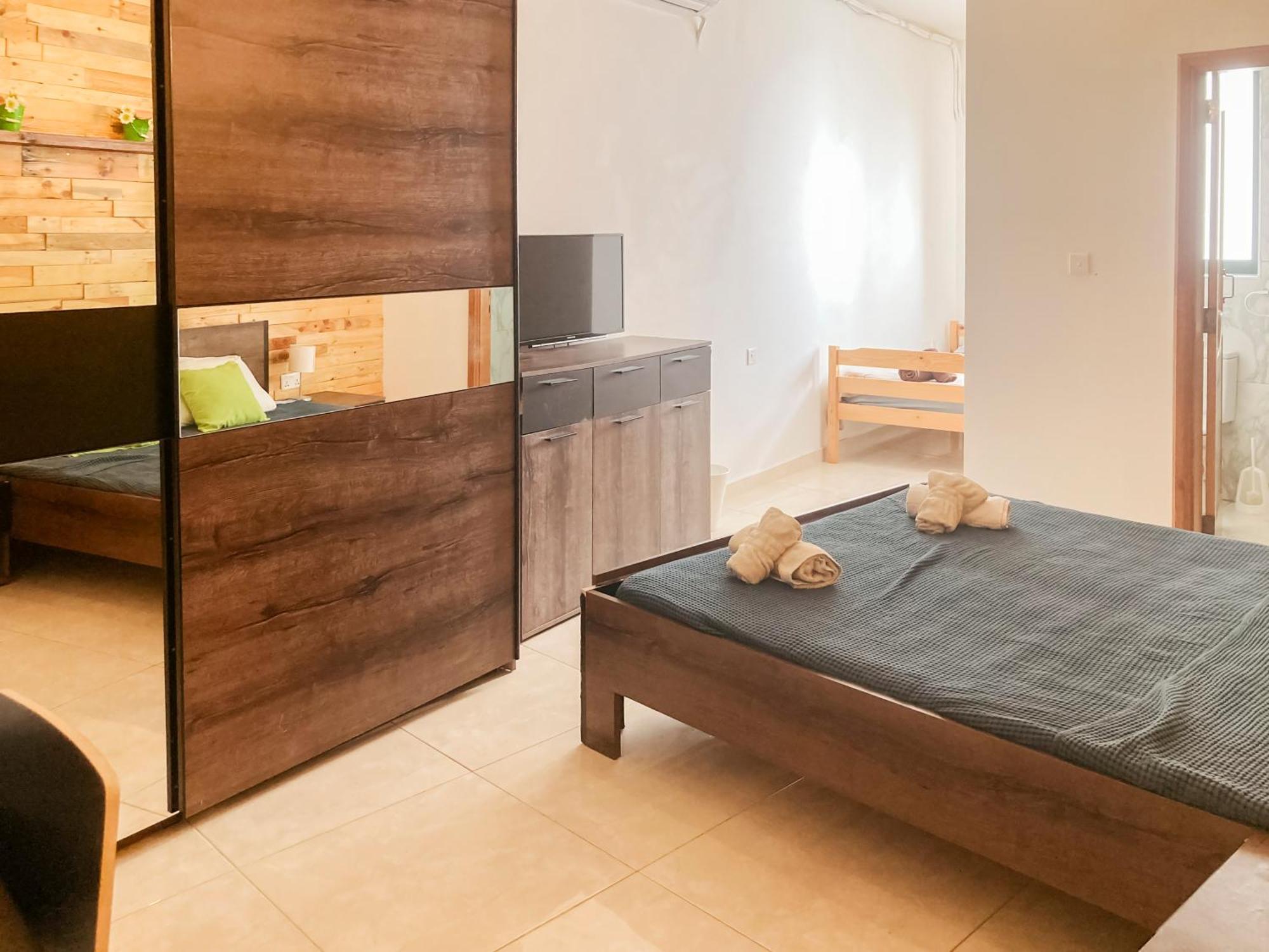 Xl Central Home - Sleeps 10 People Pietà エクステリア 写真