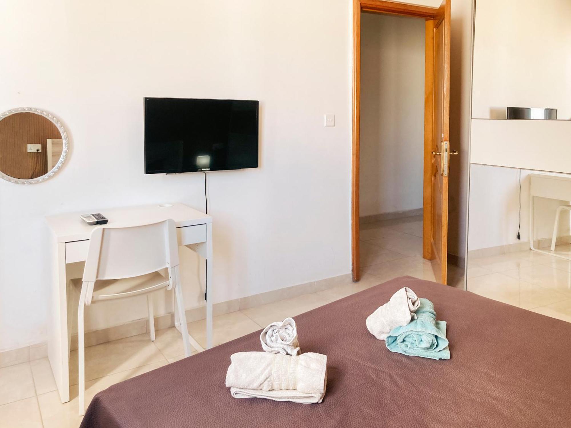 Xl Central Home - Sleeps 10 People Pietà エクステリア 写真