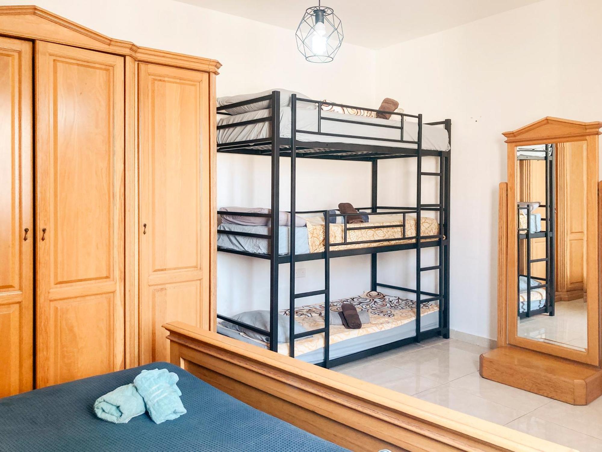 Xl Central Home - Sleeps 10 People Pietà エクステリア 写真