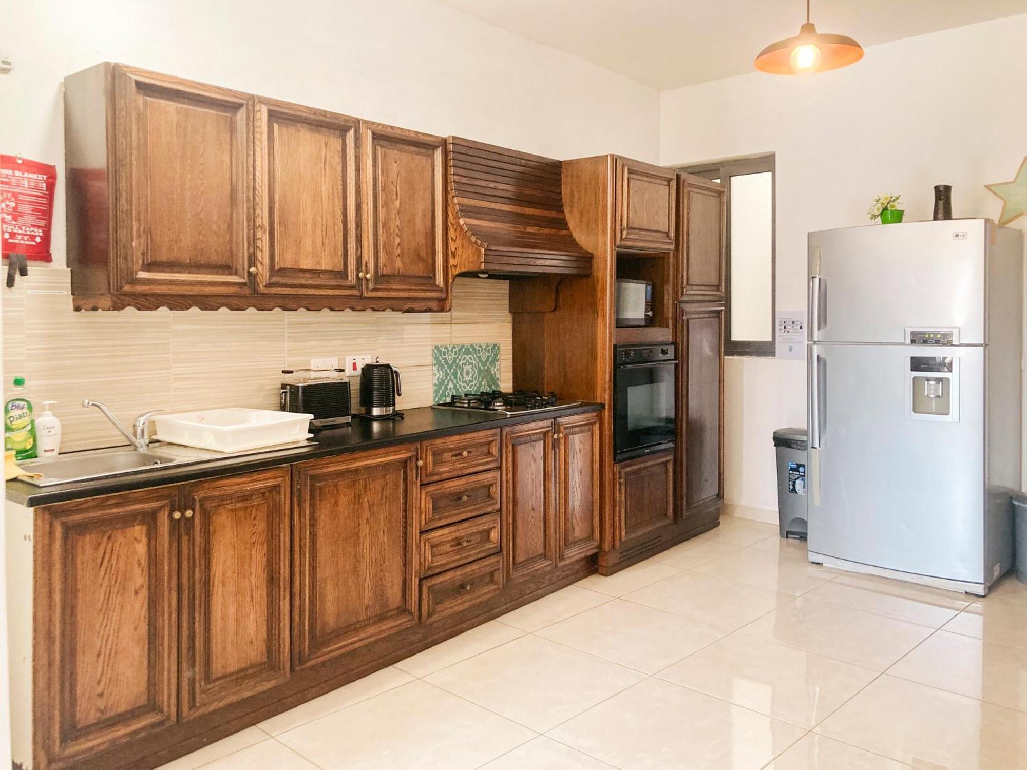 Xl Central Home - Sleeps 10 People Pietà エクステリア 写真