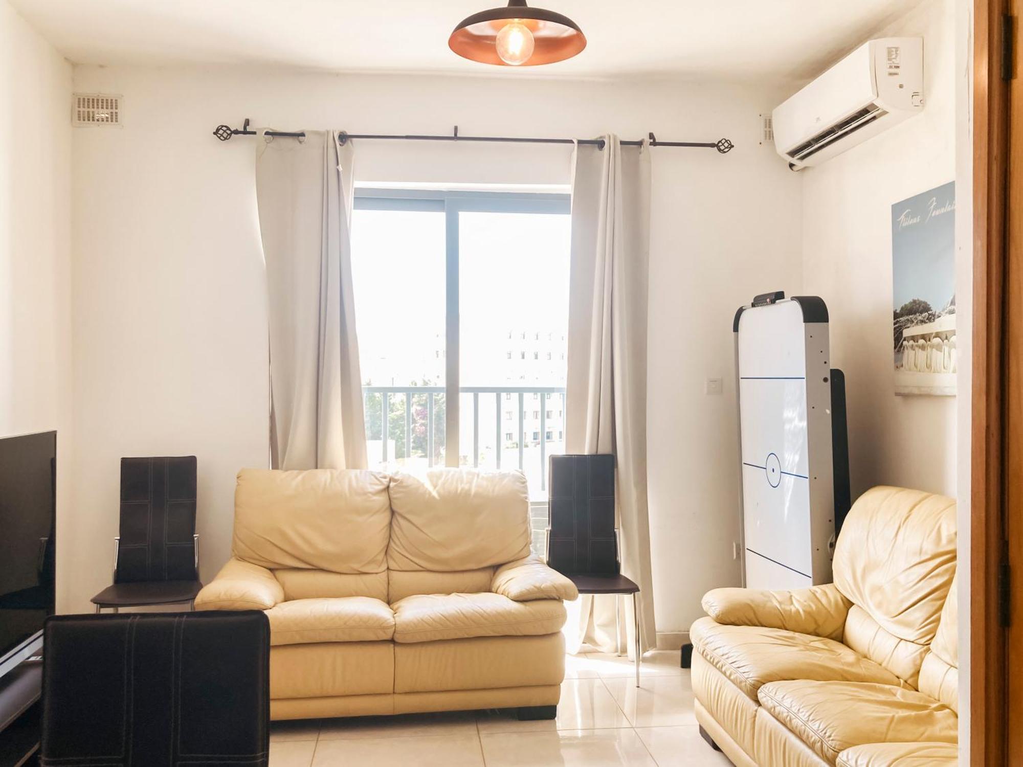 Xl Central Home - Sleeps 10 People Pietà エクステリア 写真