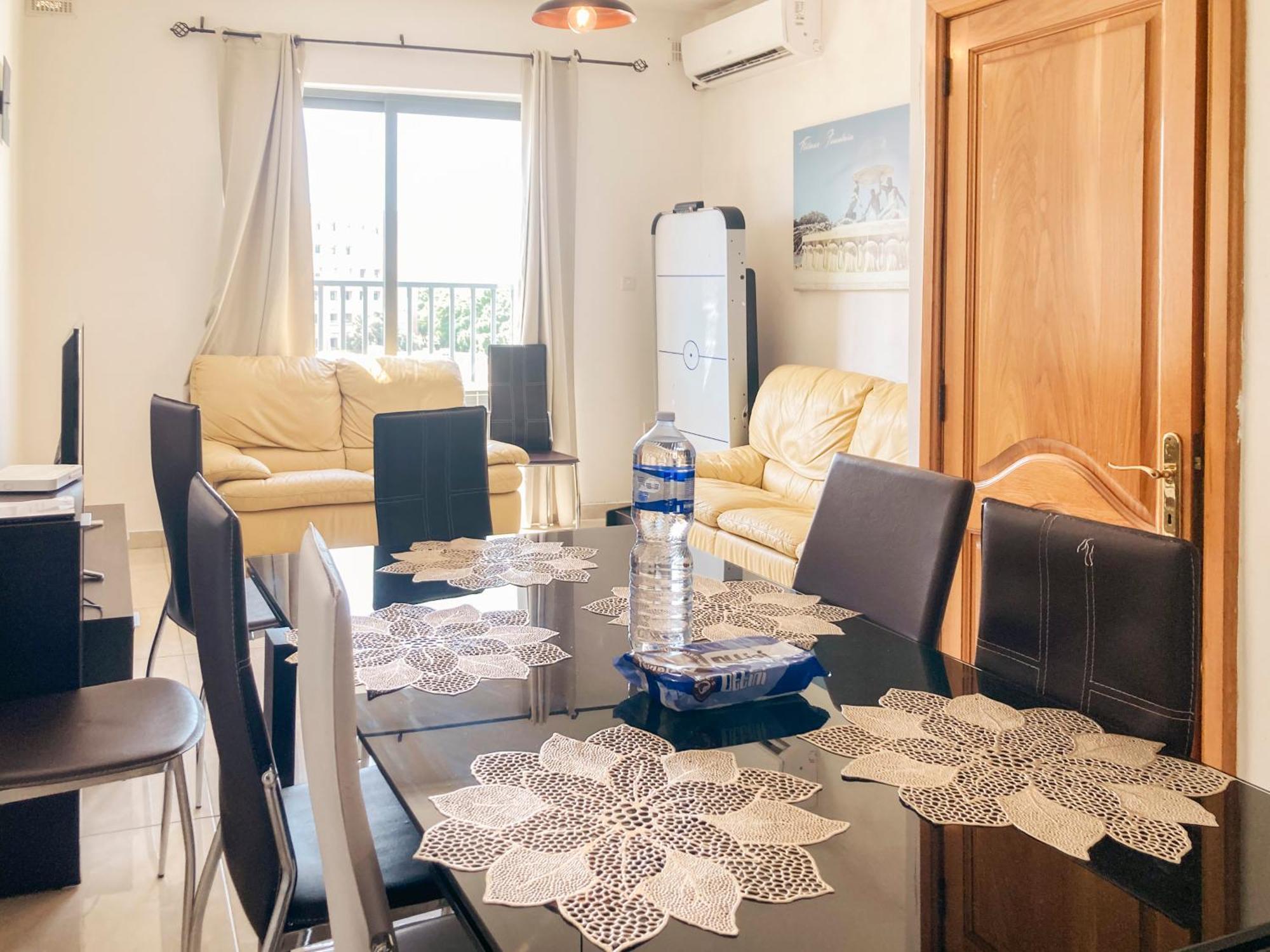 Xl Central Home - Sleeps 10 People Pietà エクステリア 写真