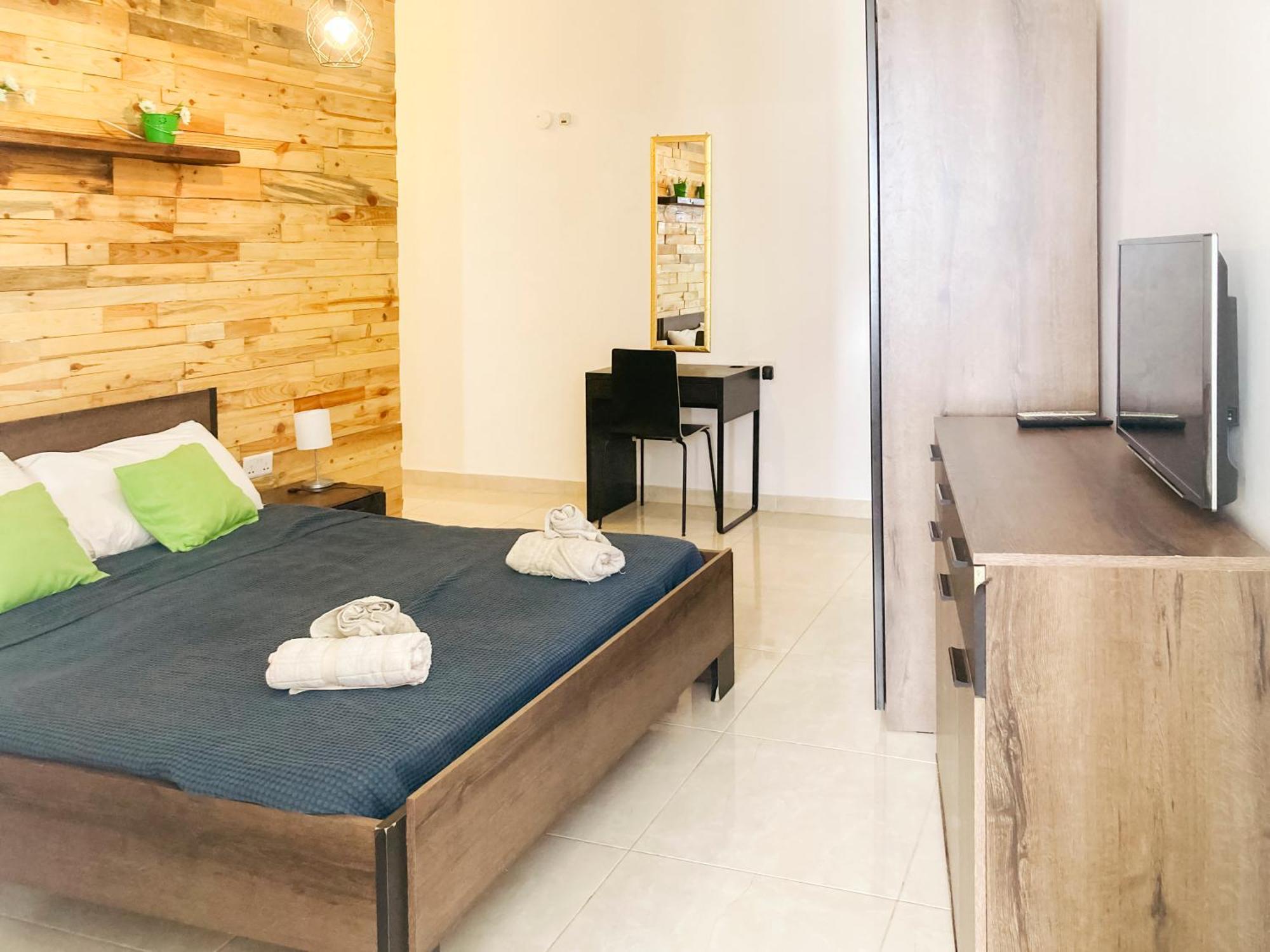 Xl Central Home - Sleeps 10 People Pietà エクステリア 写真
