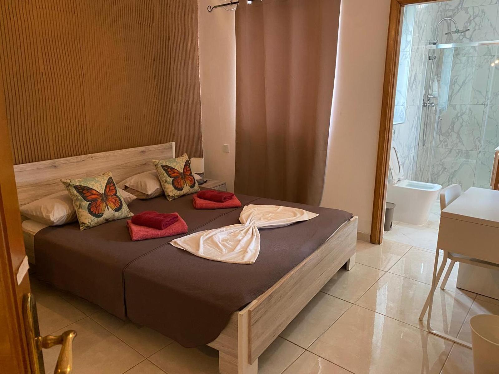 Xl Central Home - Sleeps 10 People Pietà エクステリア 写真