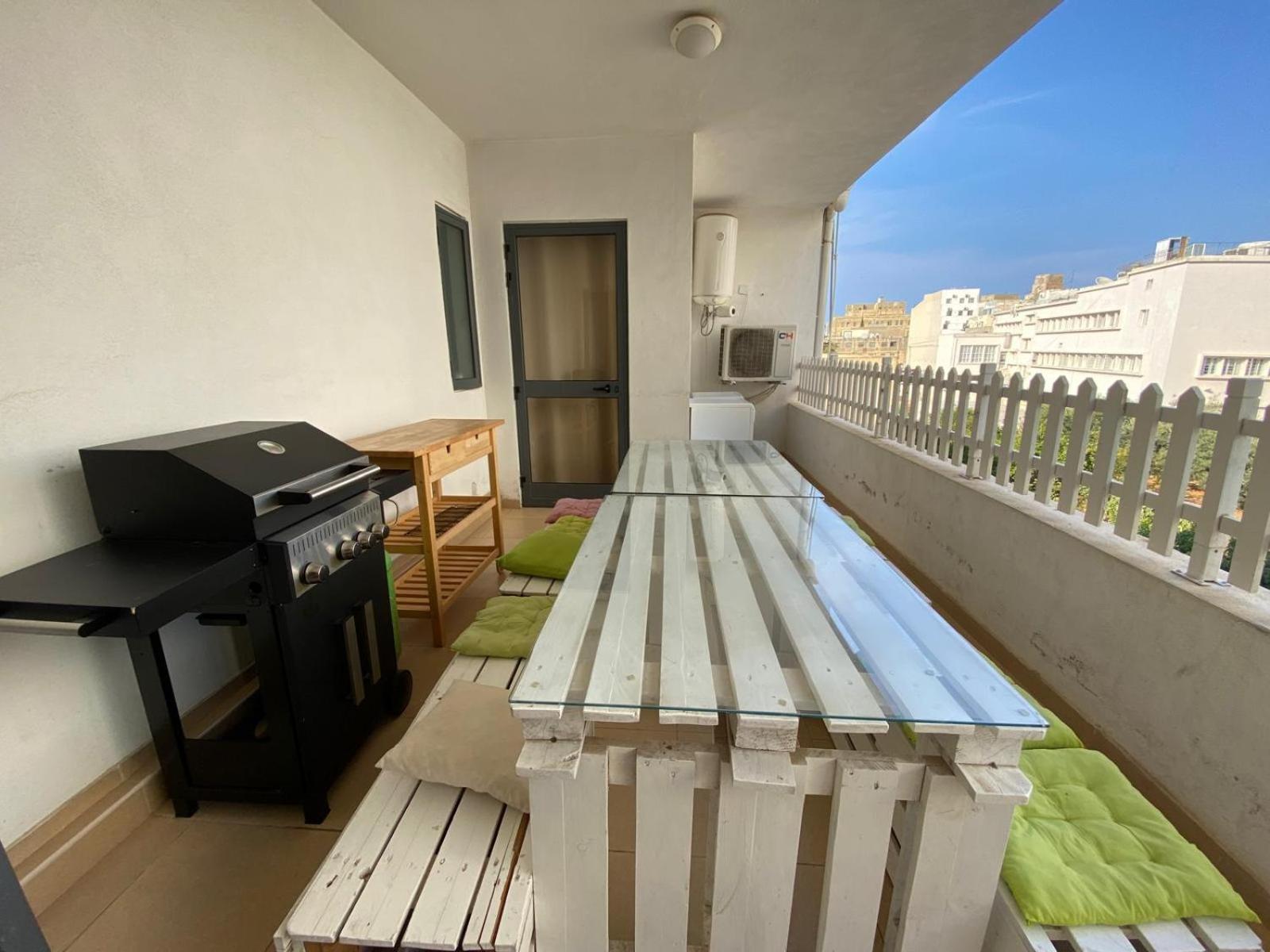 Xl Central Home - Sleeps 10 People Pietà エクステリア 写真